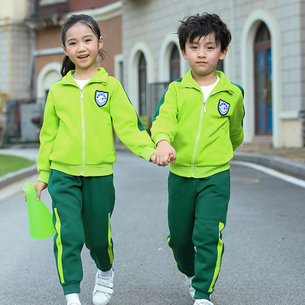 如何选择冬季幼儿园校服款式